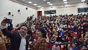 VALİ ÇİÇEK ÖĞRENCİLERLE BİR ARAYA GELDİ