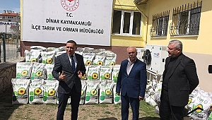  Dinar'da 113 Çiftçiye 2500 dekar alanda %50 hibeli yağlık ayçiçeği tohumu dağıtıldı