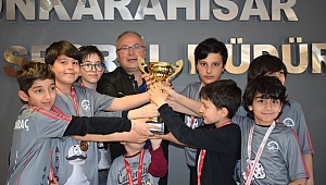 KÜÇÜKLER VE YILDIZLAR TAKIM SATRANÇ TURNUVASI SONA ERDİ..
