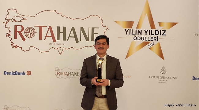 Mehmet Tanır'a Yılın Yıldızı Parlayan Şehri Ödülü verildi.