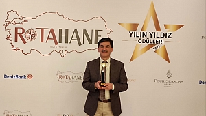 Mehmet Tanır'a Yılın Yıldızı Parlayan Şehri Ödülü verildi.