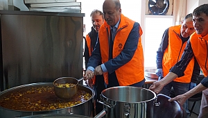 Şuhut Belediyesi Günlük 1500 Kişilik İftar Yemeğini İhtiyaç Sahiplerinin Evlerine Ulaştırıyor