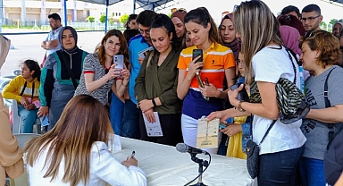 Afyonkarahisar Kitap Fuarı ziyaretçi akınına uğruyor