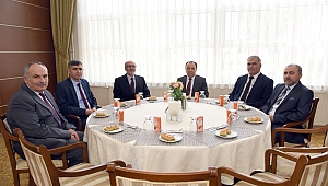 AKÜ’de Bayramlaşma Töreni Düzenlendi