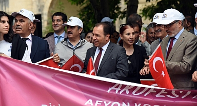 AKÜFEST, Kortej Yürüyüşü ve Kent Meydanındaki Etkinlikler ile Başladı