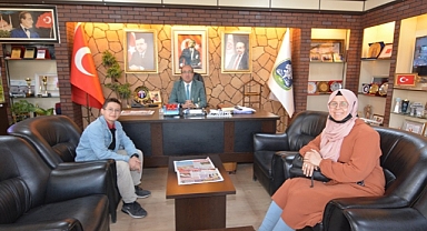 BAŞKAN MUSTAFA ÇÖL’DEN GÜREŞÇİ KARDEŞİMİZE ÖDÜL