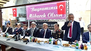 BAYRAMLAŞMA TÖRENİ TAŞ MEDRESE´DE YAPILDI