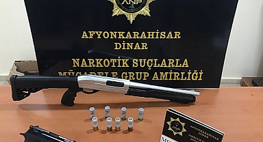 Polis Uyuşturucu ve Silah Yakaladı