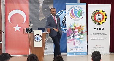 ŞENOL’DAN ÜNİVERSİTE ÖĞRENCİLERİNE ALTIN TAVSİYELER