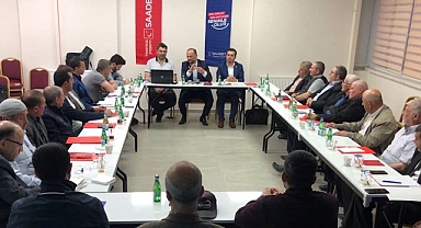Süleyman Tekbaş’ın da katılımıyla İlçe Başkanları Toplantısı gerçekleştirdi.