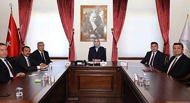 Vali Kübra Güran Yiğitbaşı İlk Toplantısını Kaymakamlarla Yaptı