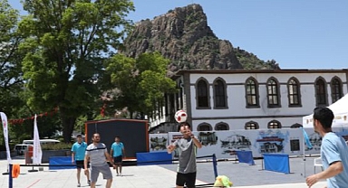 ZAFER MEYDANI´NDA AYAK TENİSİ HEYACANI