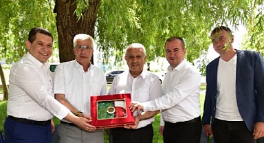  ZEYBEK BAŞKAN´DAN ERTUĞRUL GAZİ MAHALLESİ´NE ZİYARET