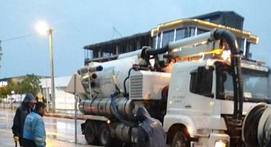 AFYONKARAHİSAR BELEDİYESİ YAĞMUR SONRASI İŞ BAŞINDA