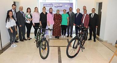 Albikere.com’un çekilişinde hediye kazanan talihliler için özel tören yapıldı.