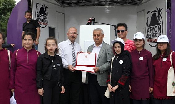 ATIK PİLLERİ TOPLADILAR, ÖDÜLLERİ KAPTILAR