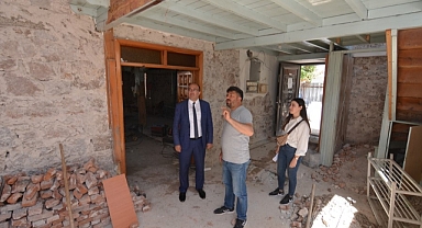 BAŞKAN MUSTAFA ÇÖL HAMAMÖNÜ CAMİİ RESTORASYONUNU İNCELEDİ
