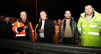 BAŞKAN ULUÇAY ÇİZMELERİ GİYDİ SEL FELAKETİ YAŞANAN BÖLGEYE GİTTİ..