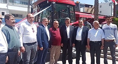  DİNAR’DA TÜMOSAN MARKA TRAKTÖRLER TANITILDI