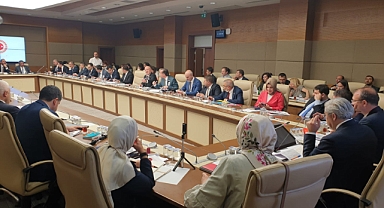 “İNTERNET MEDYASI, YAZILI BASINA ZARAR VERMEDEN DESTEKLENMELİ”