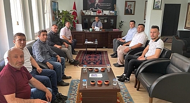 Kadılar Köyü Muhtarı Kamil Sevilmiş, Kaymakama ziyarette bulundu 