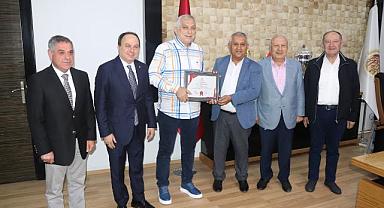 Mehmet Zeybek’e Afyon Eğitim Vakfı Şeref Üyeliği Belgesi Verildi