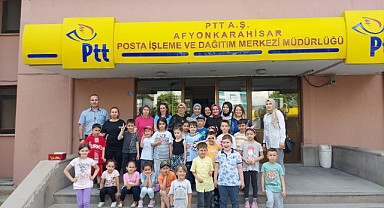 Minik öğrenciler PTT’yi gezdi 