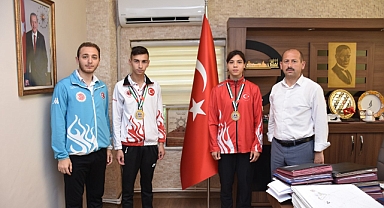 Muay Thai Dünya Şampiyonları Gençlik ve Spor İl Müdürlüğünü ziyaret etti