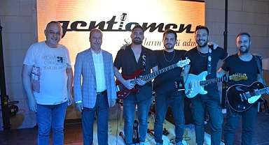 Şuhutlu Gençler Gentlemen Konserinde Doyasıya Eğlendi.