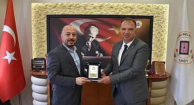  Türk Hava Kurumu’ndan Başkana Plaket