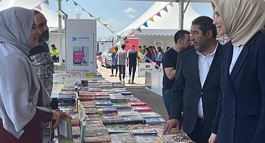 Vali Yiğitbaşı, Kitap Fuarı'nı ziyaret etti