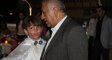 AFYON'DA TOPLU SÜNNET ŞÖLENİ MUTLULUĞU YAŞANDI..