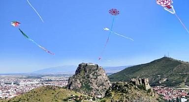 	AFYONKARAHİSAR´DA GÖKYÜZÜ ŞENLENDİ