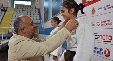 Afyonkarahisar’da Minikler Judo Şampiyonası sona erdi