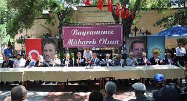 AK PARTİ AFYONKARAHİSAR TEŞKİLATI BAYRAMLAŞTI