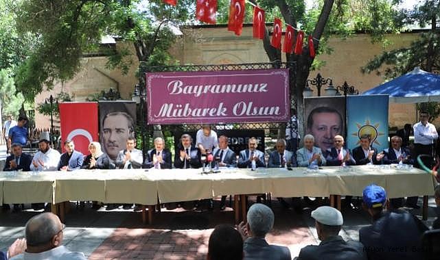 AK PARTİ AFYONKARAHİSAR TEŞKİLATI BAYRAMLAŞTI
