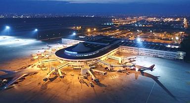 ANTALYA HAVALİMANI’NDA 1034 UÇAK İLE REKOR TAZELENDİ