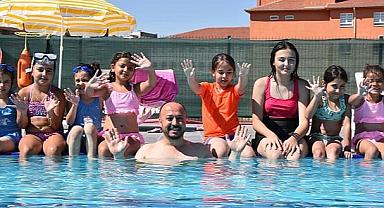  Belediye Başkanı Çocuklar ile Birlikte Kulaç Attı