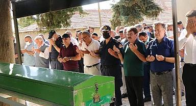  Belediye Başkanı Nihat Sarı, Şehidimizin anneannesinin cenaze namazına katıldı 