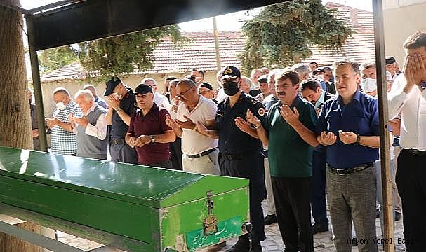 Belediye Başkanı Nihat Sarı, Şehidimizin anneannesinin cenaze namazına katıldı