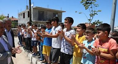 	MAHALLE ZİYARETİNDE ZEYBEK BAŞKAN´A SEVGİ SELİ