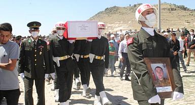 Şehit Cüneyt Taşyürek Dualarla Son Yolculuğuna Uğurlandı