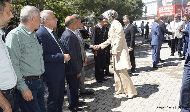Vali Yiğitbaşı Çay Halkıyla Bayramlaştı