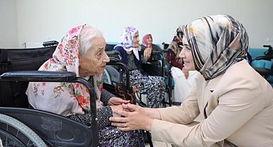 Vali Yiğitbaşı, İlçelerde, Şehit Aileleri, Vatandaşlar ve Huzurevi Sakinleriyle Bayramlaştı