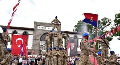 ASIRLIK ZAFERE MUHTEŞEM KUTLAMA