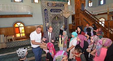 BAŞKAN DR. MUSTAFA ÇÖL’DEN ÖĞRENCİLERİMİZE DONDURMA ZİYAFETİ