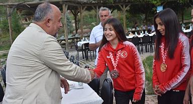 Kumaların Sultanları Taşoluk'ta Ödüllendirildi