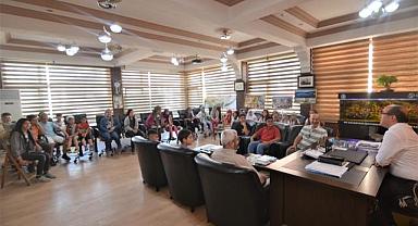 KURAN KURSU ÖĞRENCİLERİNDEN BAŞKAN DR. MUSTAFA ÇÖL’E ZİYARET