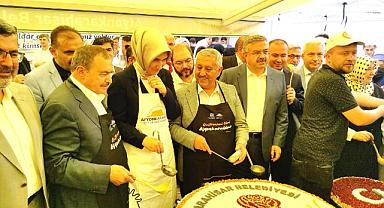 Sultan Divani'yi Anma ve 40 Hatimli Şifalı Aşure dağıtıldı..