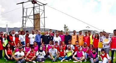 ZEYBEK BAŞKAN GENÇLİK OYUNLARI KAMPI’NI ZİYARET ETTİ